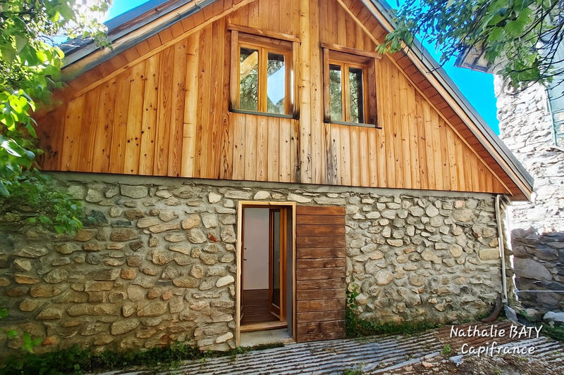Maison en pierre - 99 m² - 5 pièces