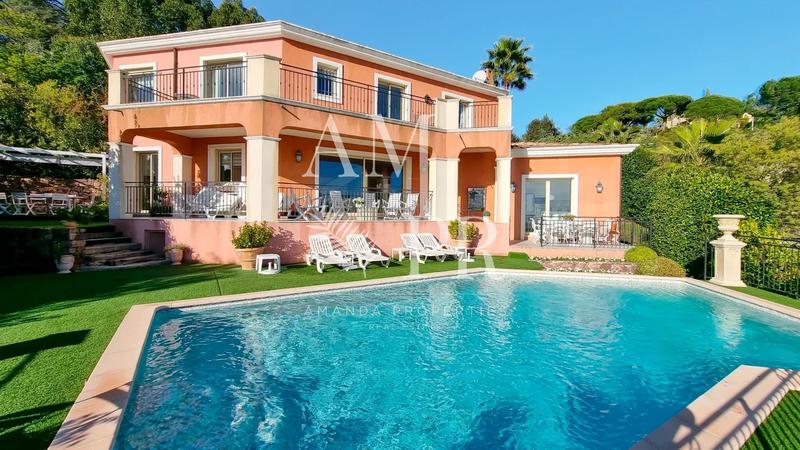 Villa - 220 m² - 8 pièces