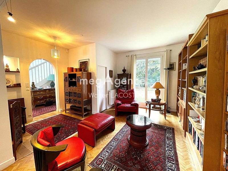 Maison traditionnelle - 260 m² - 10 pièces