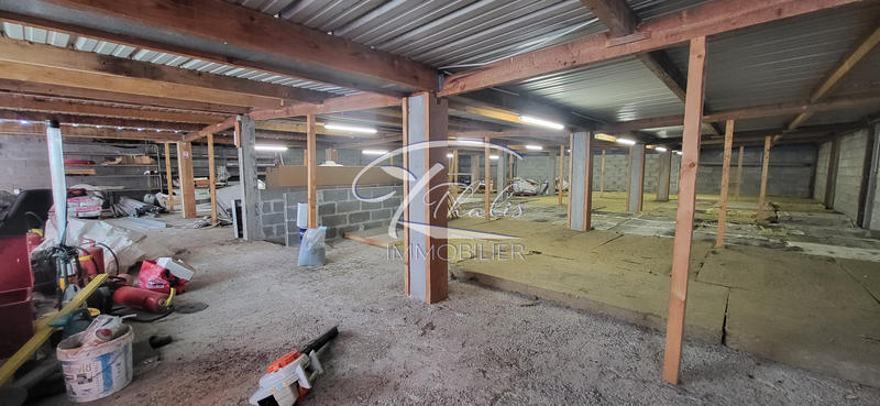 Entrepôt - 1 200 m²