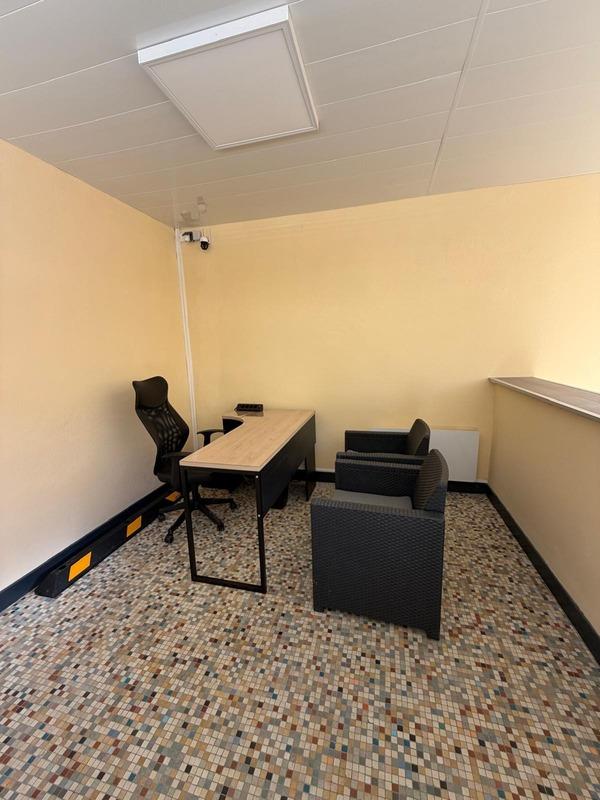 Entrepôt - 700 m² - 3 pièces