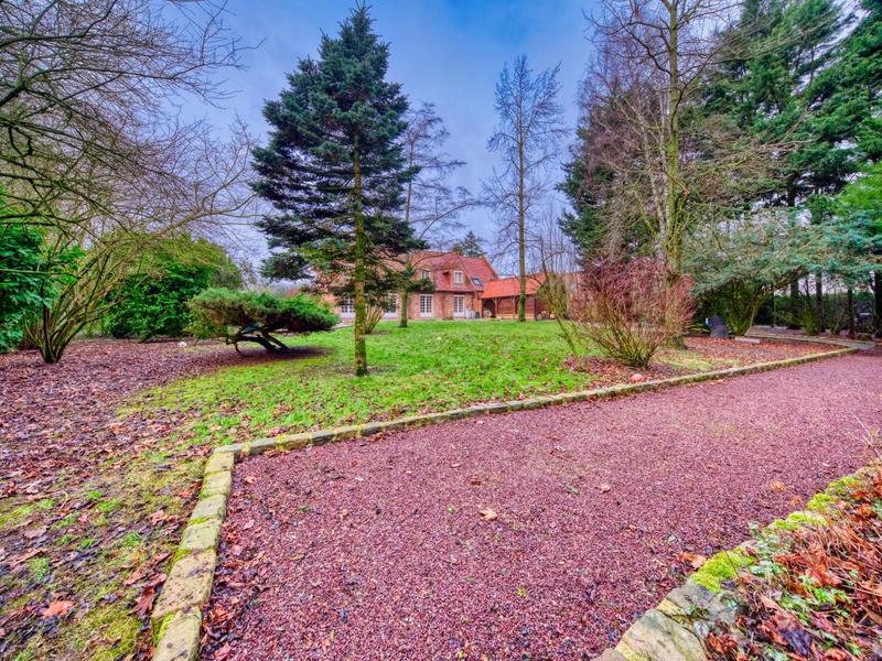 Pavillon - 210 m² - 7 pièces