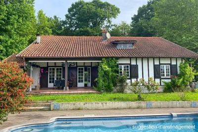 Propriété - 250 m² - 7 pièces