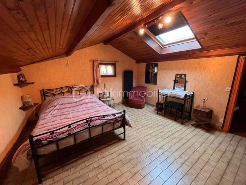 Maison - 216 m² - 7 pièces