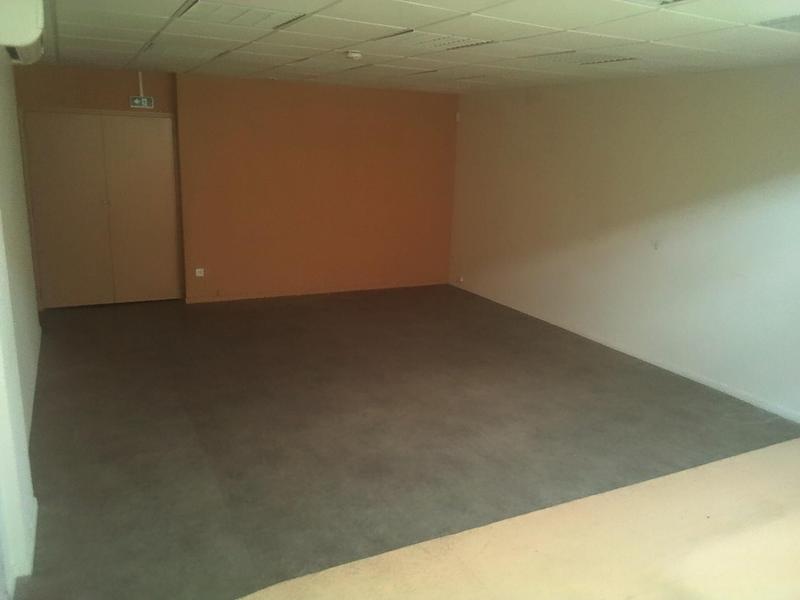 Local commercial - 135 m² - 5 pièces