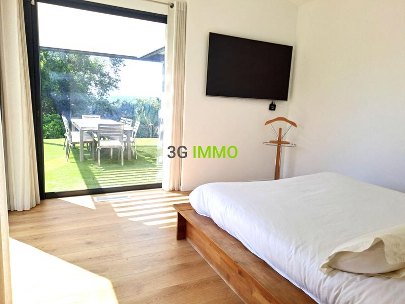 Maison contemporaine - 207 m² - 5 pièces