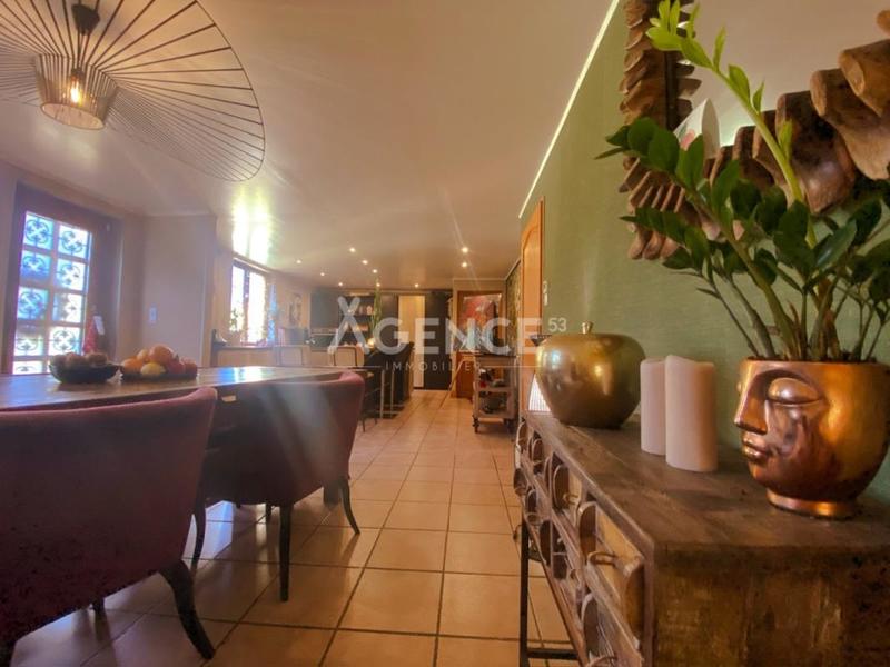 Maison - 221 m² - 7 pièces