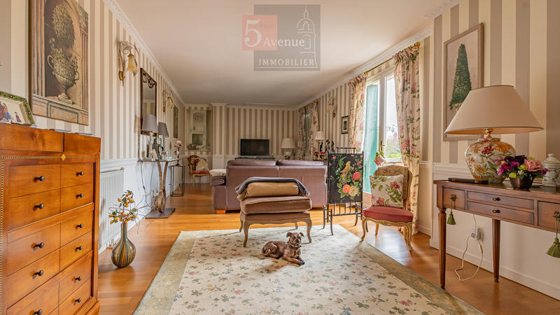 Maison - 290 m² - 8 pièces