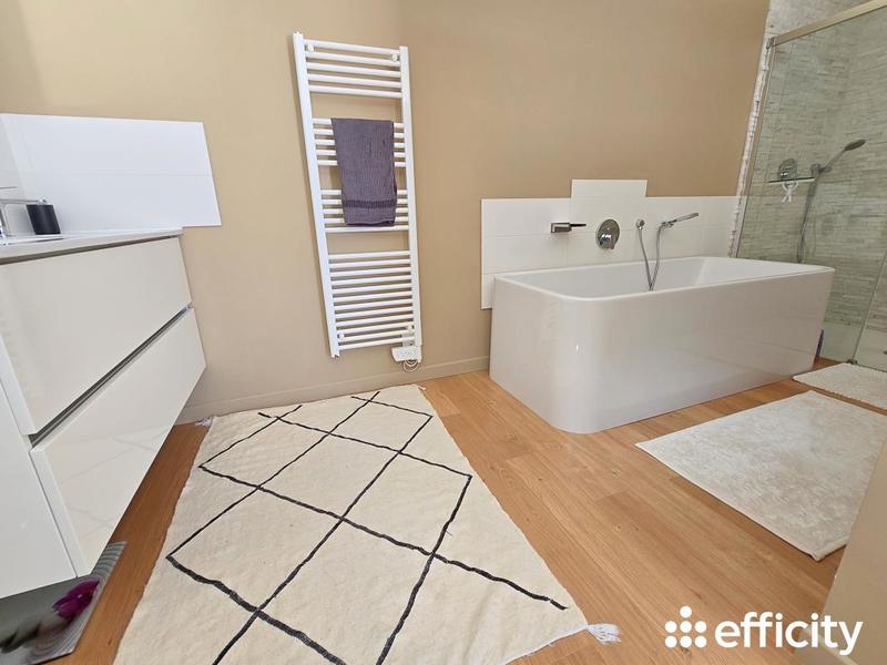 Maison - 232 m² - 7 pièces