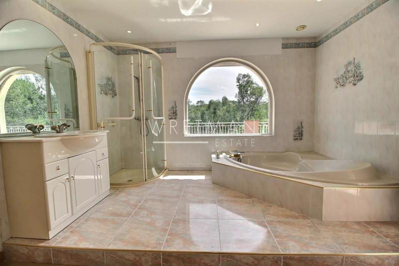 Villa - 230 m² - 6 pièces