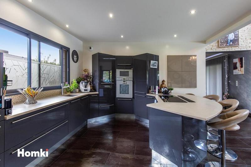 Propriété - 237 m² - 5 pièces