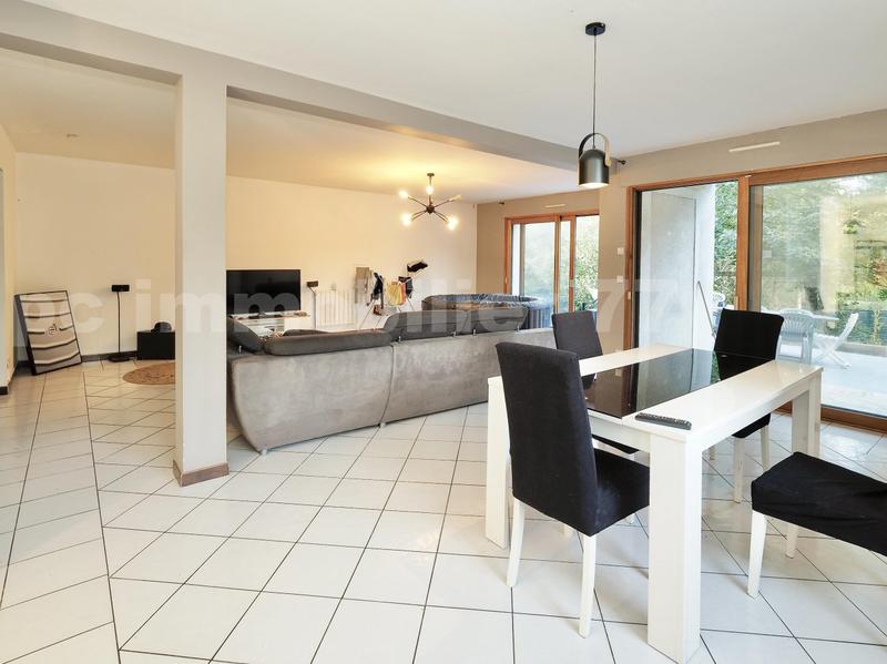 Propriété - 300 m² - 13 pièces