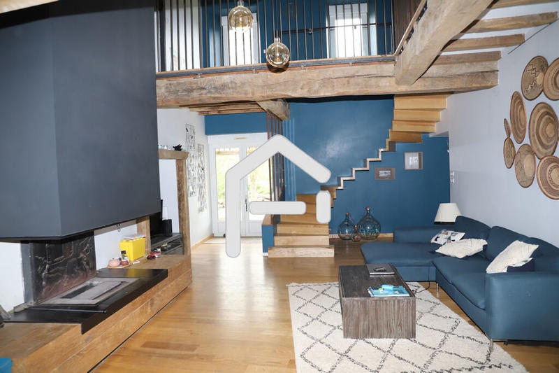 Maison - 239 m² - 7 pièces