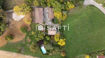 Propriété - 220 m² - 9 pièces