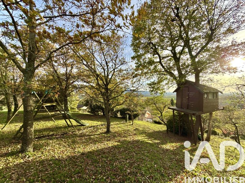 Maison - 210 m² - 8 pièces