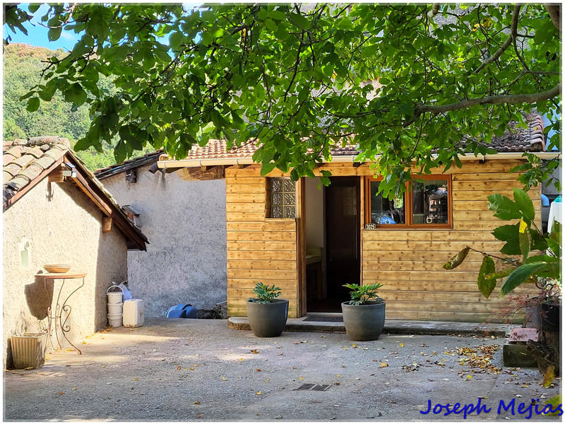 Propriété - 240 m² - 9 pièces