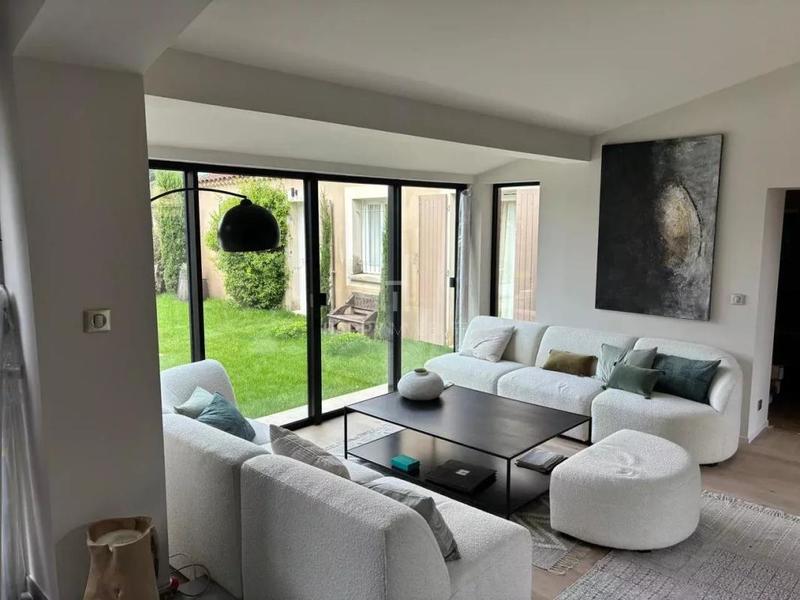 Maison - 220 m² - 7 pièces