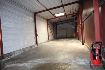 Entrepôt - 1 700 m²