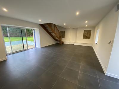 Maison - 331 m² - 12 pièces