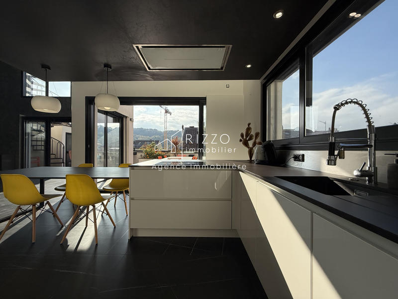 Appartement - 150 m² - 5 pièces