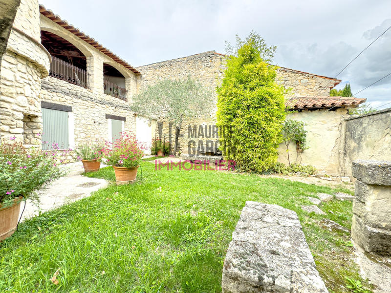 Maison - 460 m² - 12 pièces