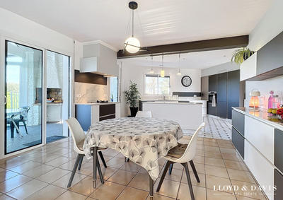 Maison - 252 m² - 6 pièces