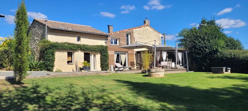 Maison - 258 m² - 4 pièces