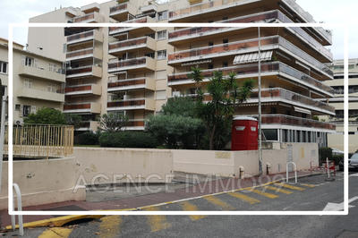 Parking / Garage - 13 m²