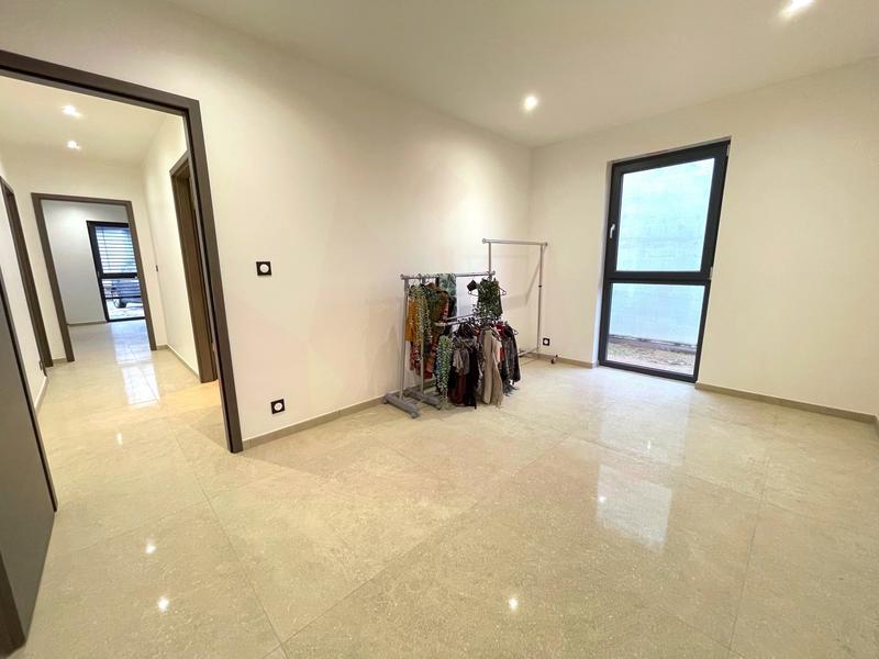 Maison - 246 m² - 7 pièces