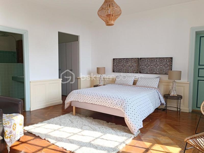 Château - 1 540 m² - 33 pièces