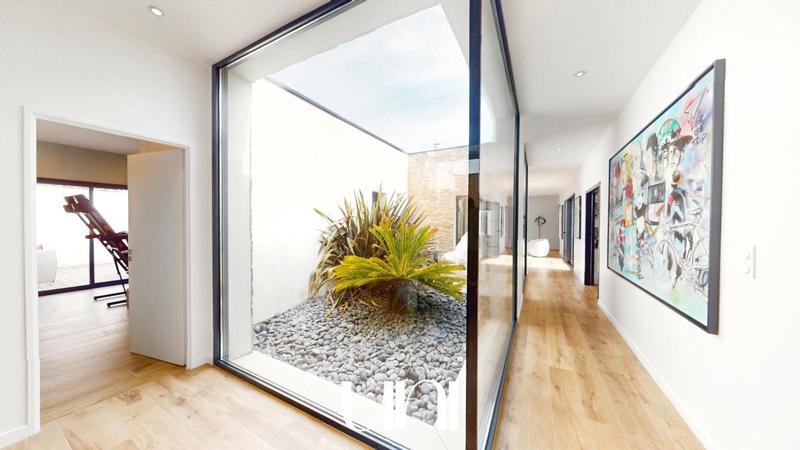 Maison - 300 m² - 7 pièces