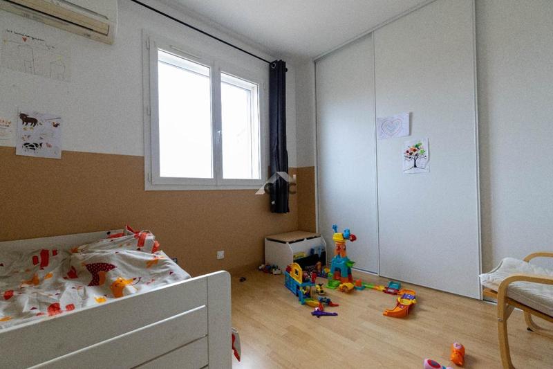 Villa - 100 m² - 5 pièces