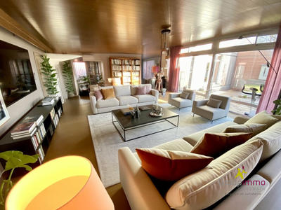 Maison - 223 m² - 7 pièces