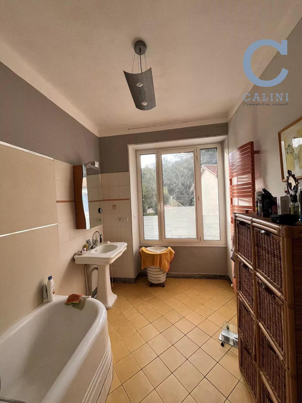 Maison - 203 m² - 8 pièces