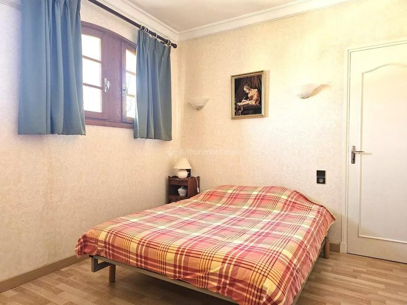 Maison - 280 m² - 8 pièces