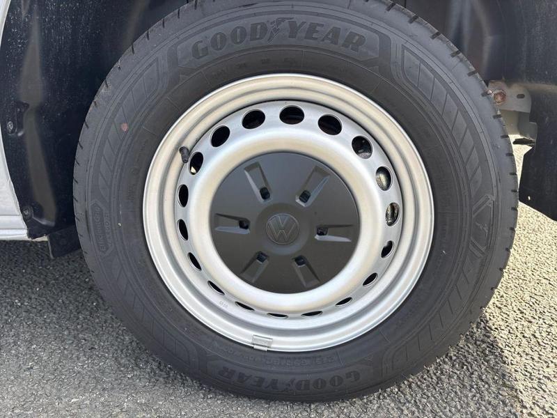 Volkswagen Transporter E Van (64kwh/210kw) L1