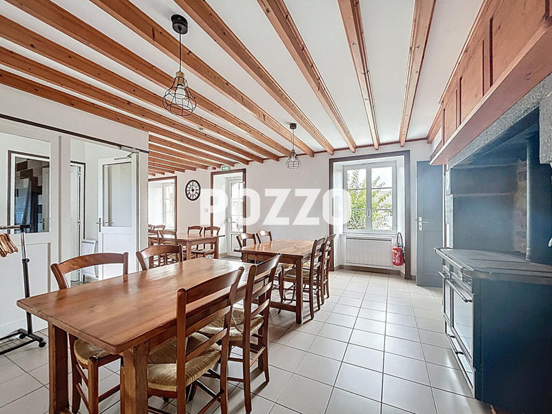 Maison - 394 m² - 16 pièces