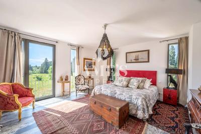 Maison - 560 m² - 14 pièces