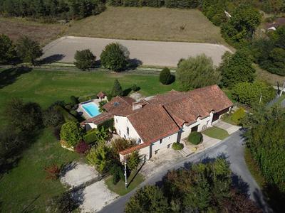 Maison - 363 m² - 10 pièces