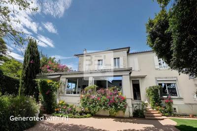 Maison de ville - 235 m² - 7 pièces