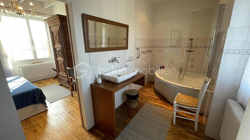 Propriété - 219 m² - 7 pièces