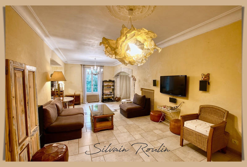 Maison - 320 m² - 8 pièces