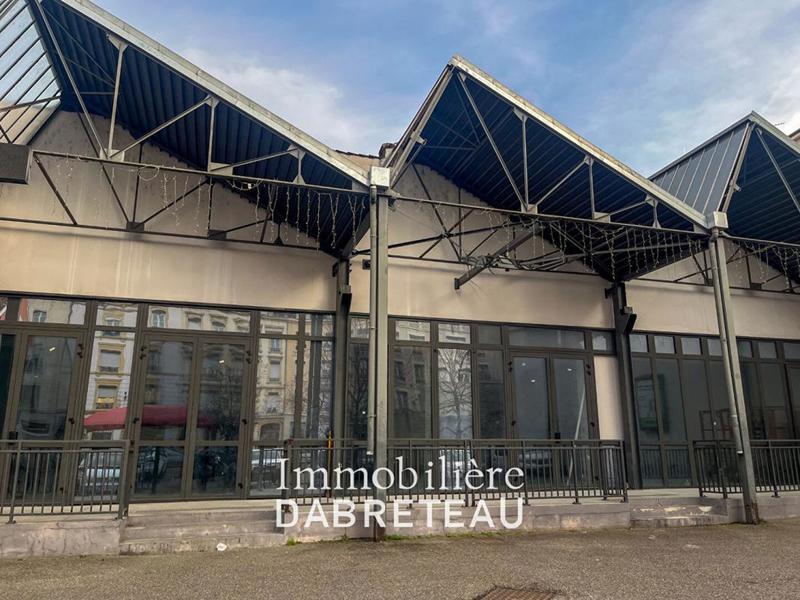 Local d'activité / Entrepôt - 596 m²
