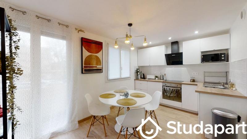 Chambre - 11 m² - 1 pièce