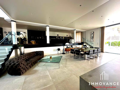 Maison contemporaine - 275 m² - 6 pièces