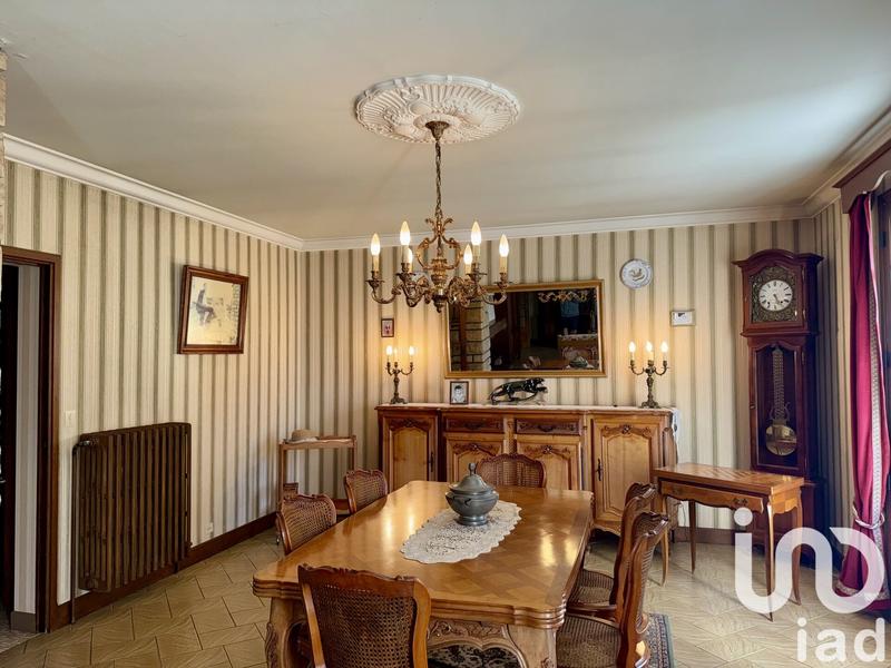 Maison - 230 m² - 8 pièces