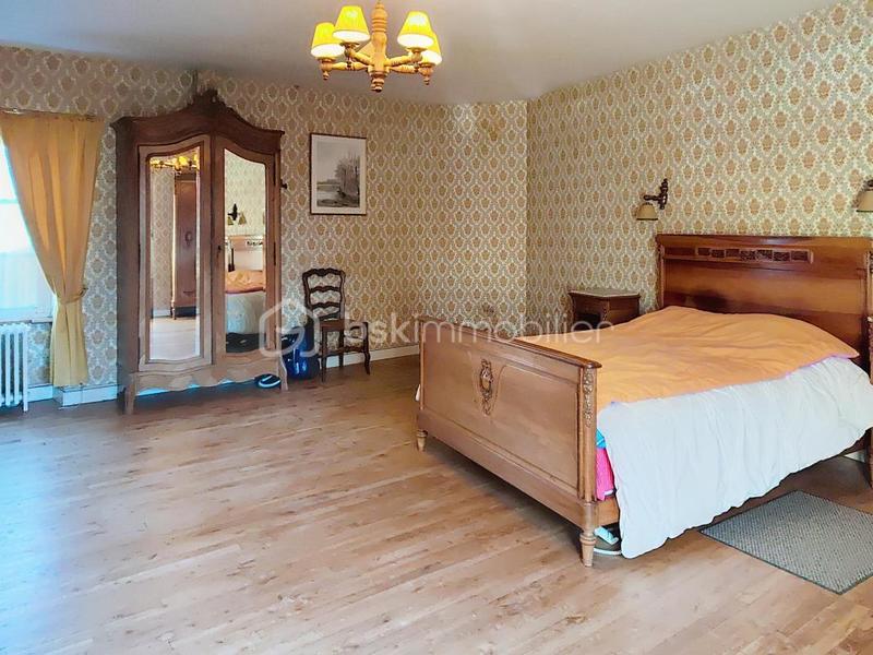 Demeure - 98 m² - 17 pièces