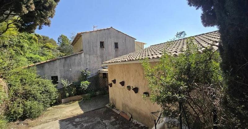 Maison - 251 m² - 10 pièces