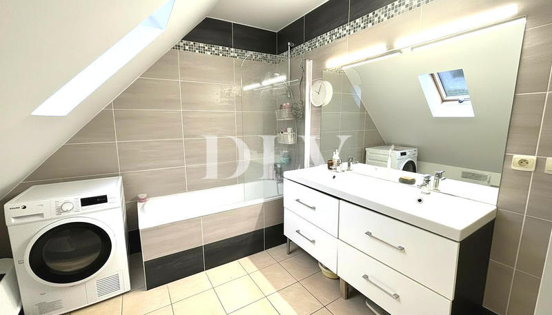 Maison traditionnelle - 110 m² - 5 pièces