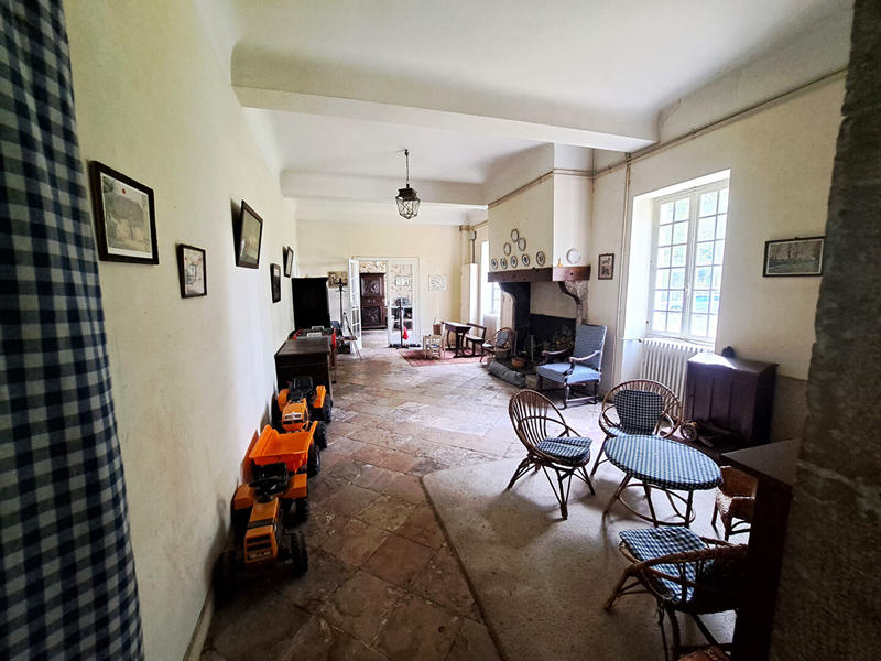 Maison - 460 m² - 15 pièces